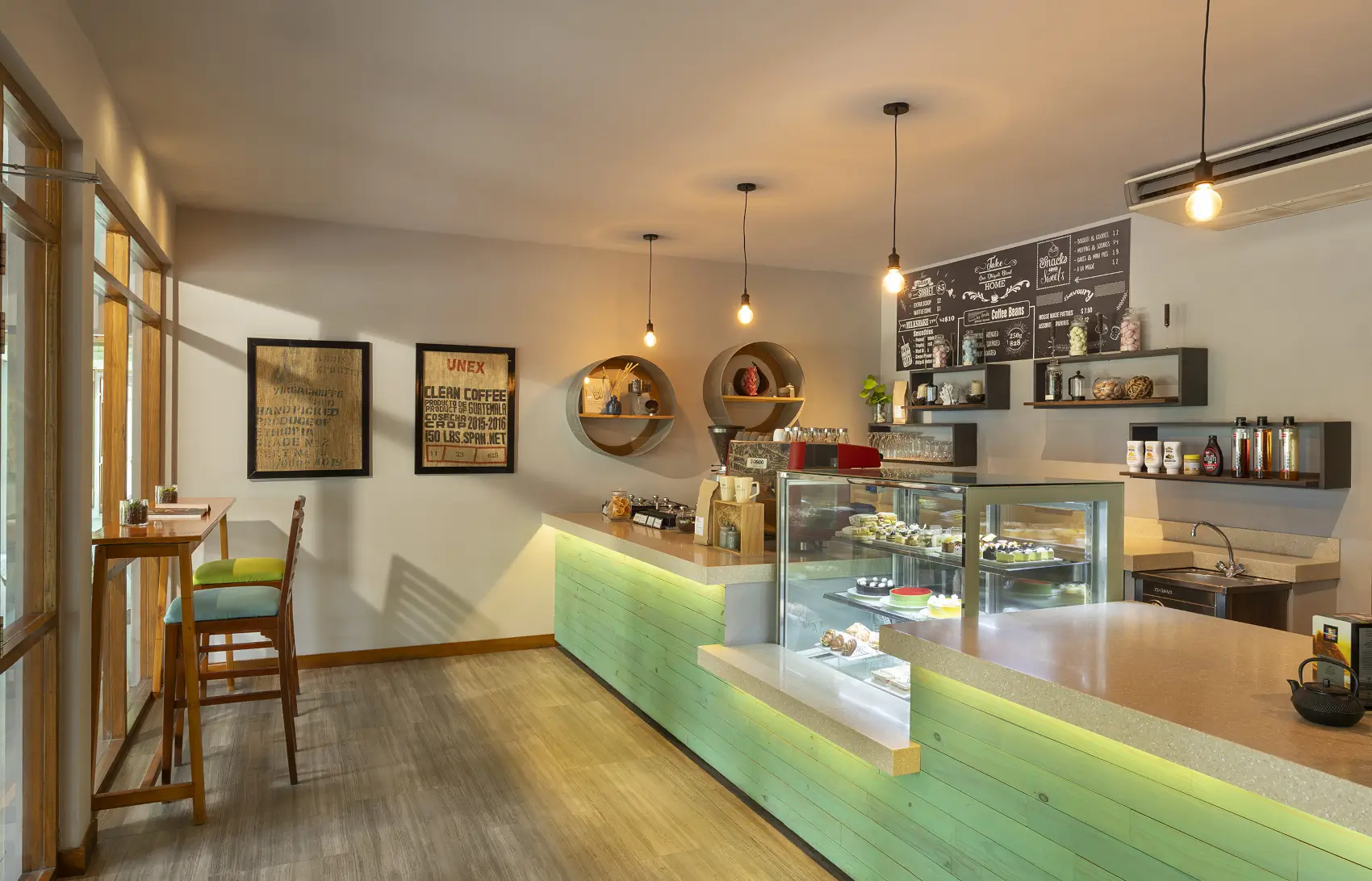 Café - Fresh Brews & Light Bites